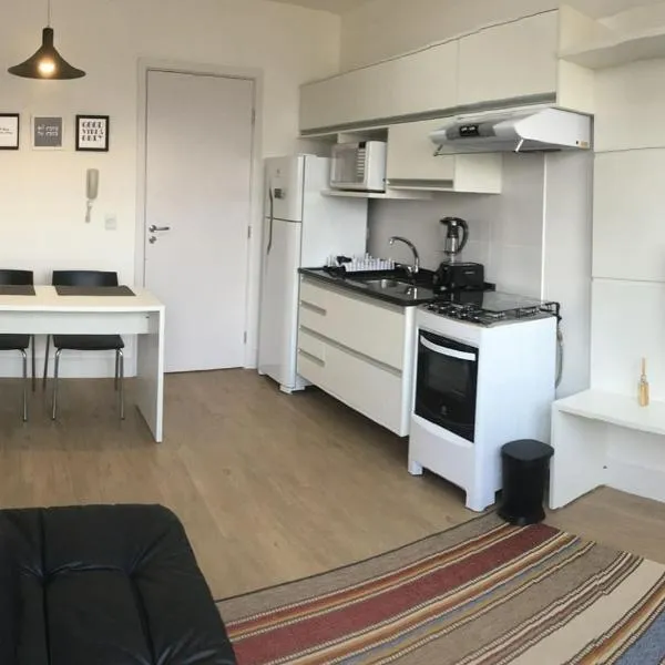609-Apartamento Encantador, com 1 vaga de GARAGEM, Todo Mobiliado e Decorado, Edificio com Academia, Lavanderia, Excelente localização no Rebouças, Proximo ao Batel e Centro