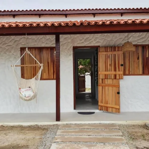 Casa Rústica em Condomínio com Piscina