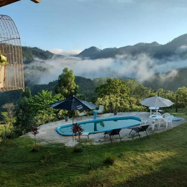 CHÁCARA DOMINGOS MARTINS - SANTO GRAAL - Montanhas, Corredeiras, Piscina, Natureza e Paz
